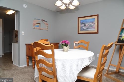 207 Valleybrook Dr, Lancaster PA  17601-4623 exterior