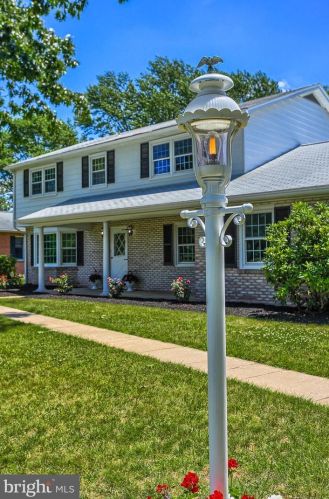 1156 Detwiler Dr, York, PA 17404-1106