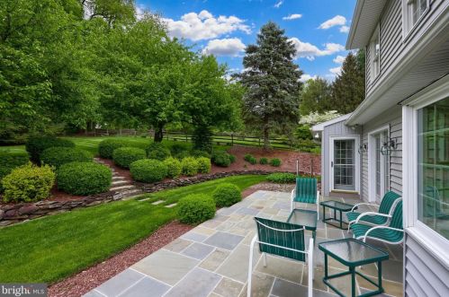 142 Bentley Ln, Lancaster PA  17603-6204 exterior