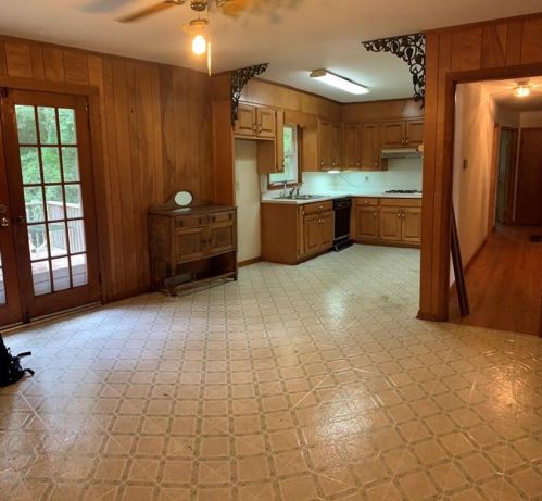 1039 Pine St, Conyers GA  30012-4578 exterior