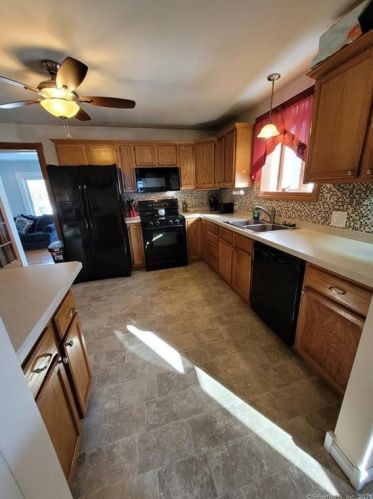 43 Lakeview Dr, Waterbury, CT 06762-3425