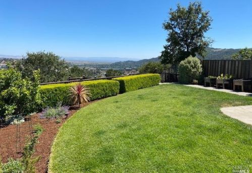 48 Ridgewood Dr, San Rafael, CA 94901-1130