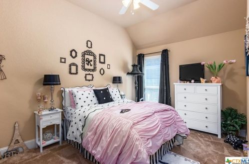 2147 Pioneer Pass, Seguin TX 78155-4456 exterior