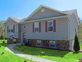 857 Isabell Dr, Dandridge, TN 37725-4609
