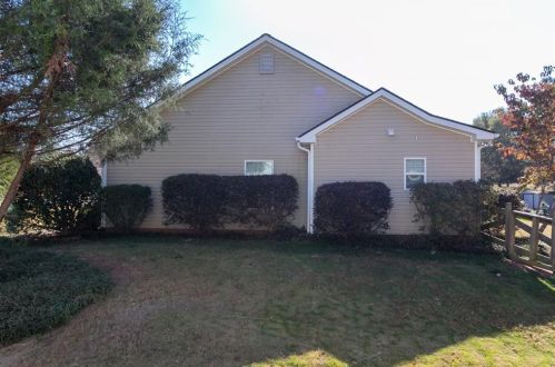 827 Evergreen Dr, Monroe, GA 30655-7354