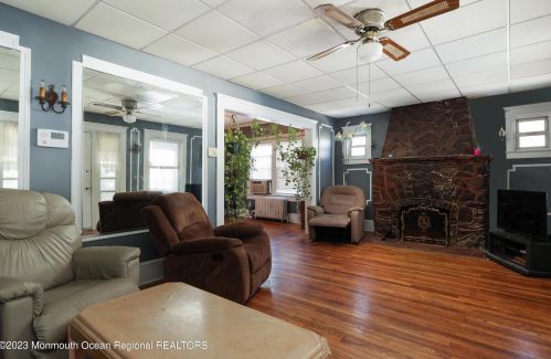 11 Rdg Ave, Tinton Falls NJ 07712-6746 exterior