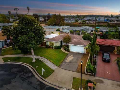 8228 Oakhurst Pl, Riverside, CA 92504-3436