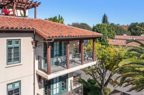 555 Byron St, Palo Alto, CA 94301-2036