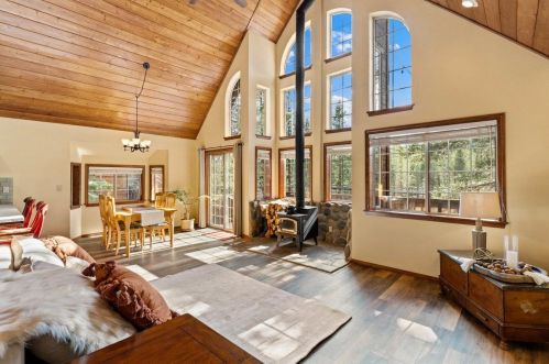 12377 Northwoods Blvd, Truckee, CA 96161-6410