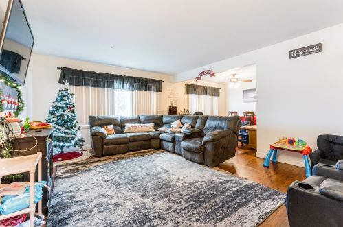 18 Michigan Ave, Addison, IL 60101-3926