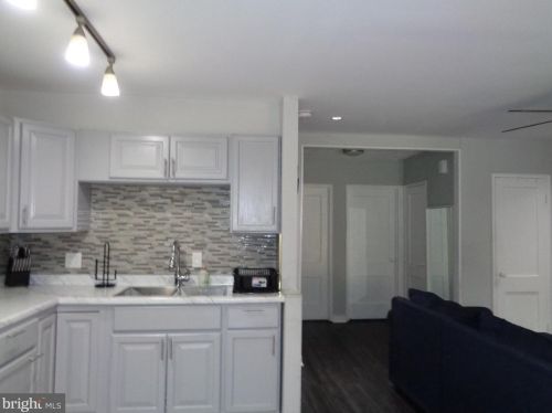 6306 10th St, Philadelphia PA 19133-1511 exterior