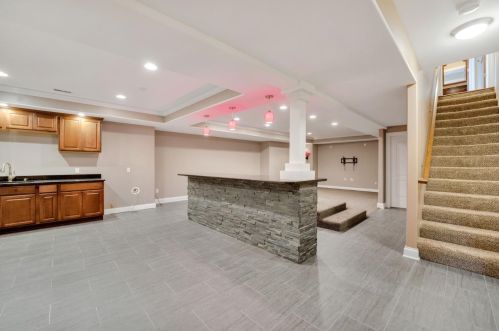 1100 Hyde Park, Crown Point IN 46307-7881 exterior