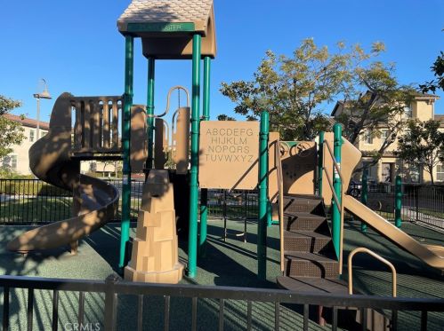 2660 Madison Cir, Anaheim CA  92801-4954 exterior