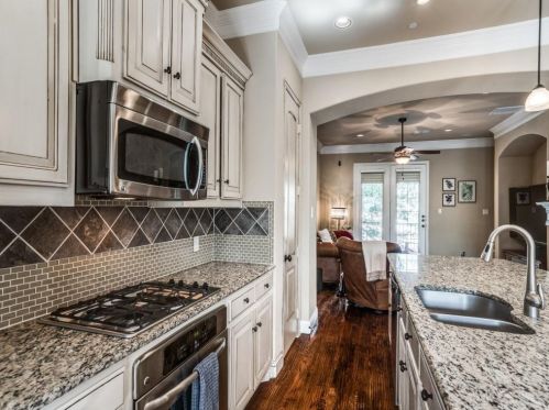 4233 Haskell Dr, Carrollton TX 75010-4280 exterior