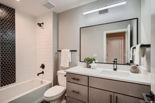 3949 Lipan St, Denver CO 80211-2547 exterior