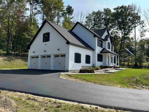 316 Montelona Rd, Goffstown, NH 03045-2815