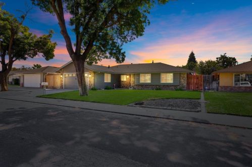 2420 Stone Crop Ln, Modesto, CA 95355-3925