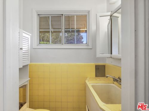 1216 Riv Ln, Santa Ana CA 92706-1425 exterior