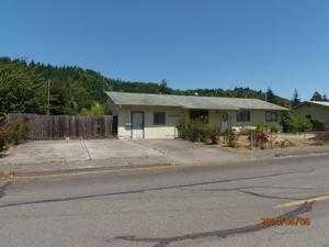 47713 Commercial St, Oakridge, OR 97463-9735