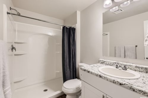 6544 Hvn Maple Dr, Taylorsville UT 84081-4162 exterior