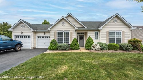 1 Fieldstone Ct, Lakehurst, NJ 08759-5162