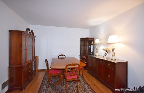 77 Silver Trl, North Aurora, IL 60542-1580