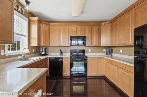 631 Ml Pond Way, Tinton Falls NJ 07724-2478 exterior