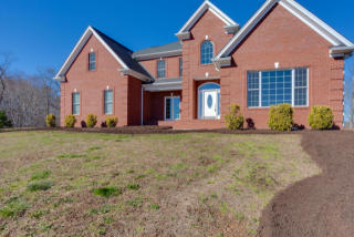 721 Bullrun Valley Dr, Heiskell, TN 37754-2107