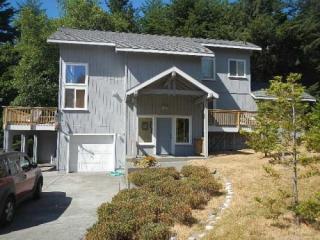 645 Ridge Rd, Shelter Cove, CA 95589-9179