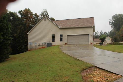 22 Cherrywood Ct, Jefferson, GA 30549-5579