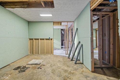 2916 Handy Dr, Atlanta GA  30318-7239 exterior