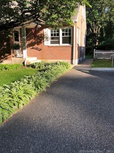 2 Fall St, Derby, CT 06418-1212