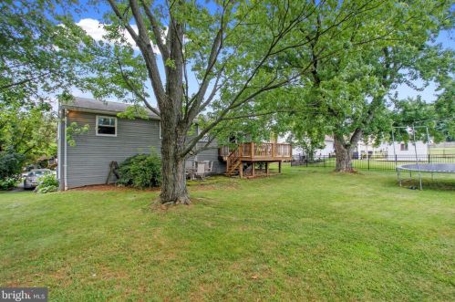 1464 Whispering Spg Dr, York PA 17408-8209 exterior