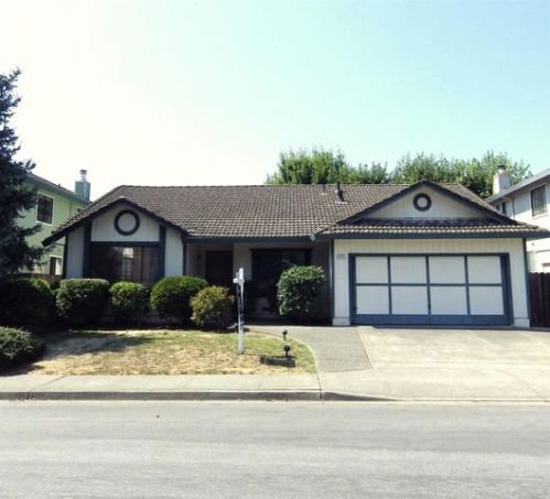 9379 Jessica Dr, Windsor, CA 95492-8857
