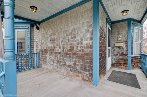 28 Rhode Island Ave, Middletown RI  02840-2607 exterior