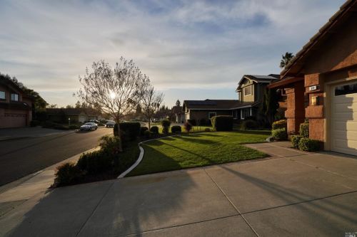 319 Kingsberry Cir, Vacaville, CA 95687-4305