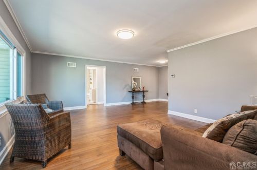 944 River Rd, Piscataway, NJ 08854-5504