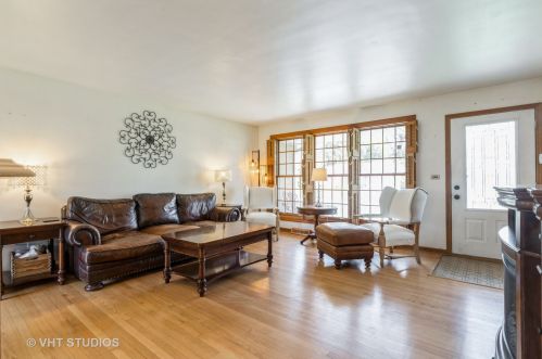 107 Orchard Pl, Mount Prospect, IL 60056-4244
