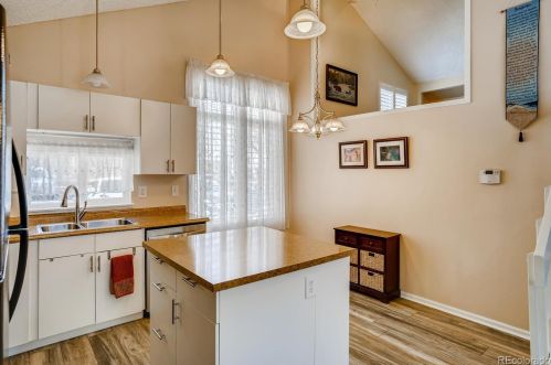 10233 Peakview Ave, Englewood CO 80111-6107 exterior