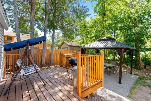 303 Sargent Rd, Willernie, MN 55090-4801