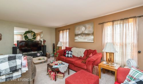 606 Howard Ct, Barrington Hills, IL 60118