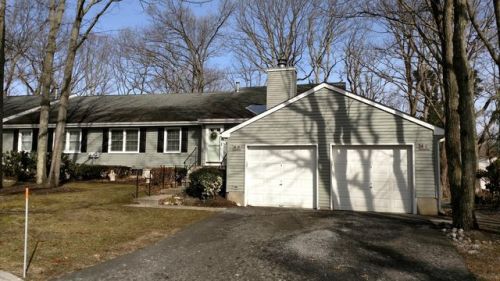 4 Hickory Ct, Brielle, NJ 08730-1382