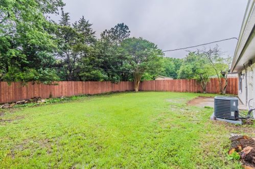 3604 Arnold Dr, Fort Worth TX  76140-2702 exterior