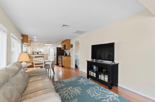6 Center St, Niantic CT  06357-2658 exterior