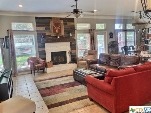 2707 Amber Forest Trl, Morgans Point, TX 76513-1318