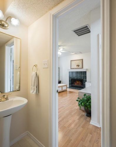 1140 Holly Dr, Carrollton TX 75010-1085 exterior