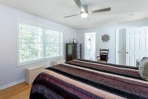 38 Glasgow Cir, Hudson NH  03051-3759 exterior