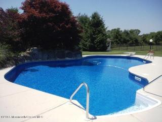39 Camelot Dr, Wall Township, NJ 07727-3872