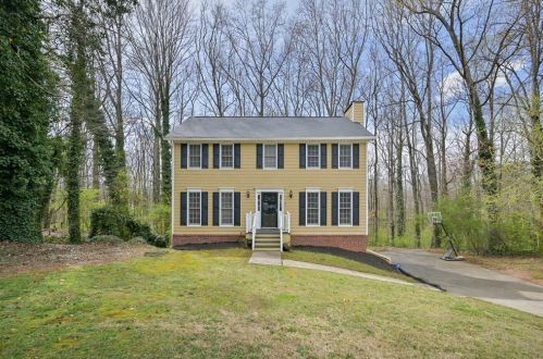 5002 Henson Dr, Mableton, GA 30126-2050