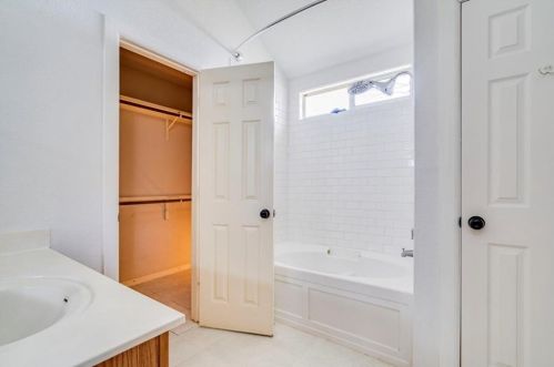 123 Discovery, Uhland TX 78640-5490 exterior